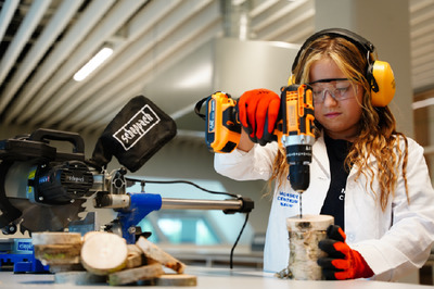 Zdjęcie - PRACOWNIA MODELARNIA 2.0: Makrama na wakacje - stwórz własny dekoracyjny listek (6+)