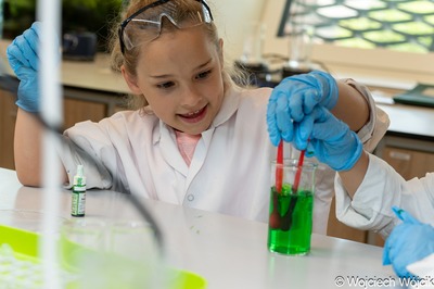 Zdjęcie - Półkolonia – Chemiczna podróż dookoła świata! (10-13 lat) 
